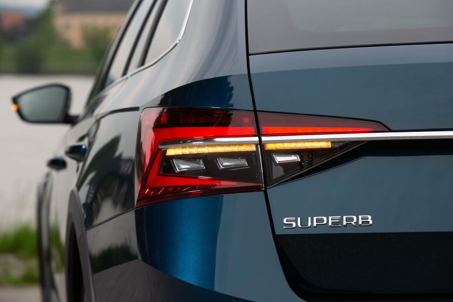 Детали экстерьера Skoda Superb Scout 2019 года  (WW) (фото 42 из 72)